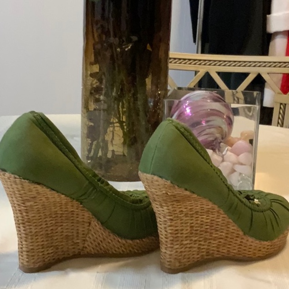 Shoes - Picture 3 of 7
